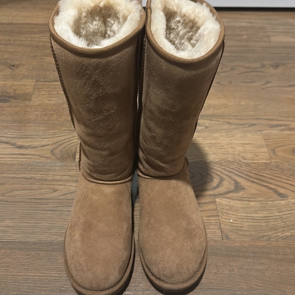 Tall ugg boots - Picture 2 of 3